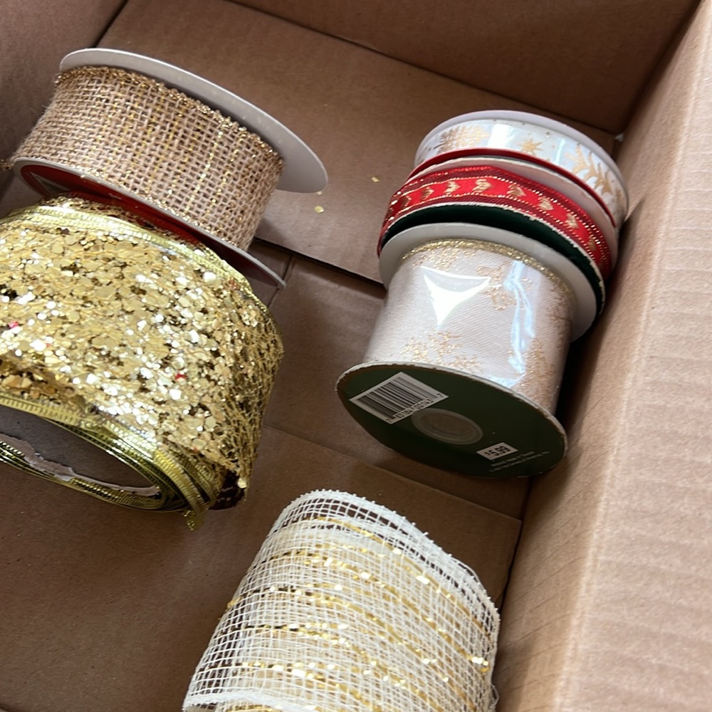 15 rolls of Christmas holiday wired, ribbon and regular gold green, white & more - Picture 12 of 12